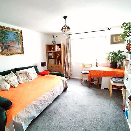 Home Away Home Near Heathrow Airport Cowley  Zewnętrze zdjęcie