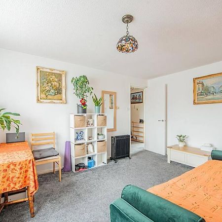 Home Away Home Near Heathrow Airport Cowley  Zewnętrze zdjęcie