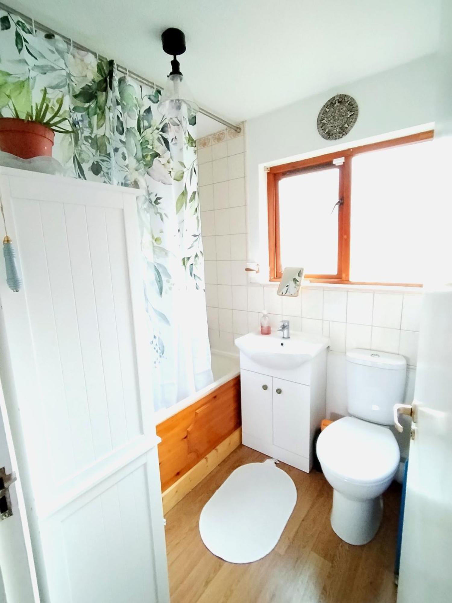 Home Away Home Near Heathrow Airport Cowley  Zewnętrze zdjęcie