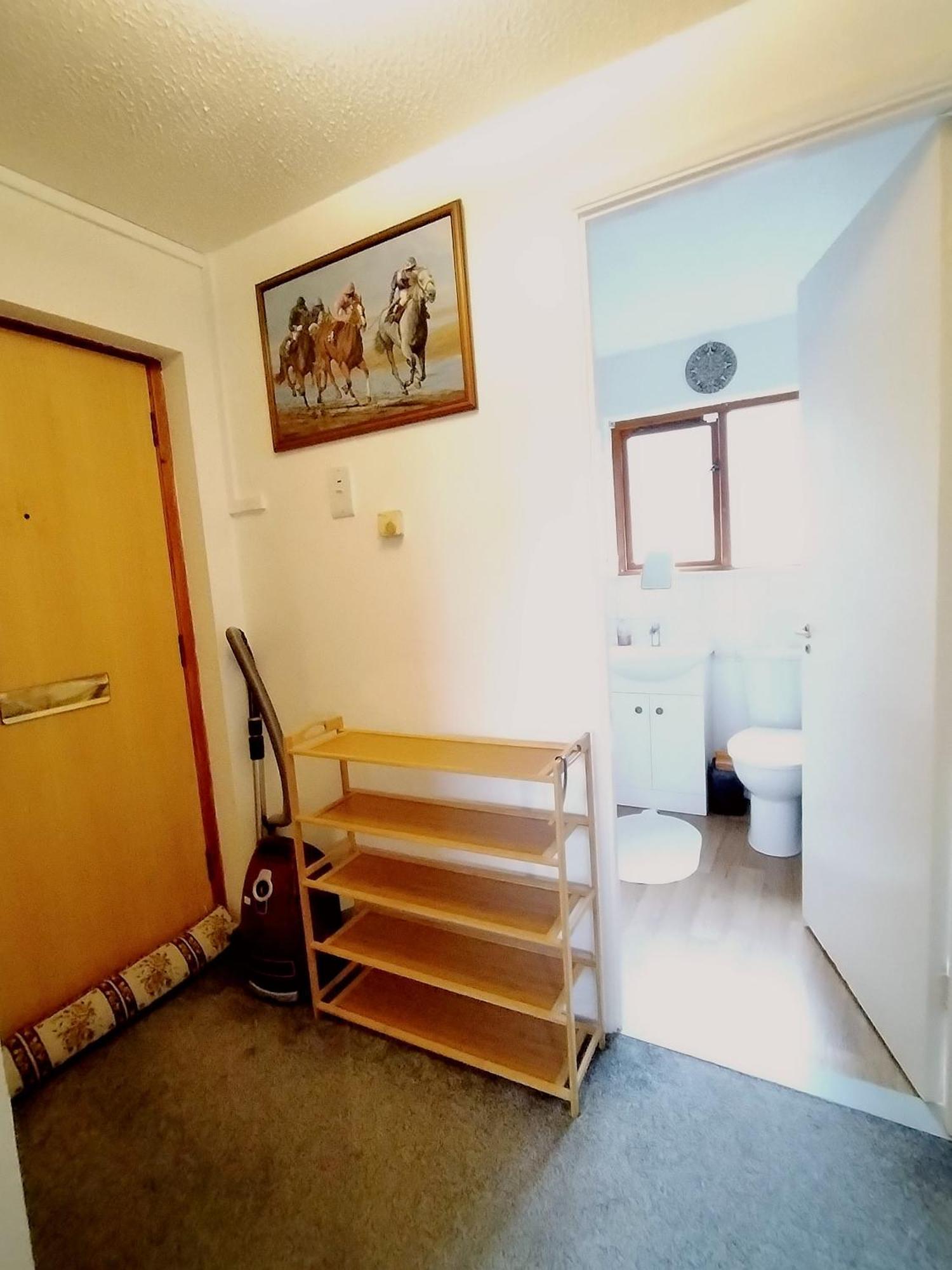 Home Away Home Near Heathrow Airport Cowley  Zewnętrze zdjęcie